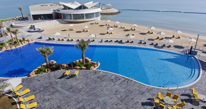 Hilton Doha pool